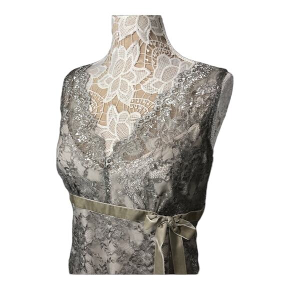 Ann Taylor Loft silver lace V neck scalloped top sleevless, cami attached size 8 - Picture 4 of 12